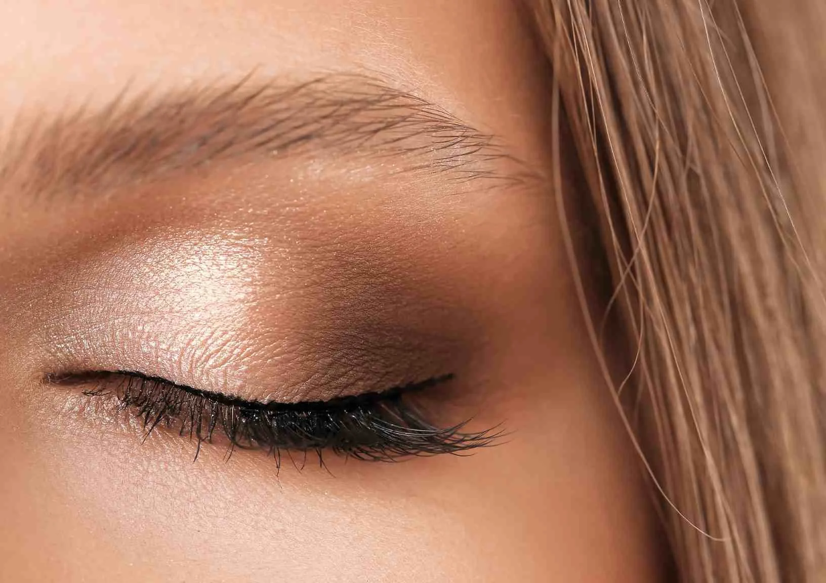 What are Satin and Shimmer Eyeshadow Finishes Moody Sisters